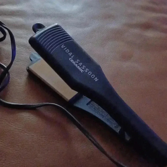 🐾vidal sassoon ceramic flat iron - Picture 1 of 7